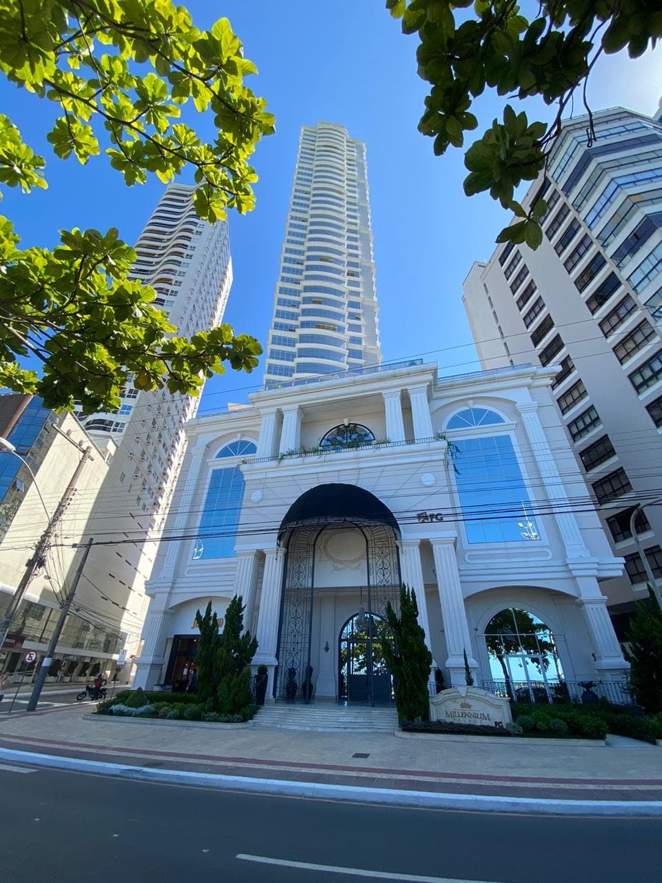 Apartamento no Ed. Millennium Palace em Balneário Camboriú