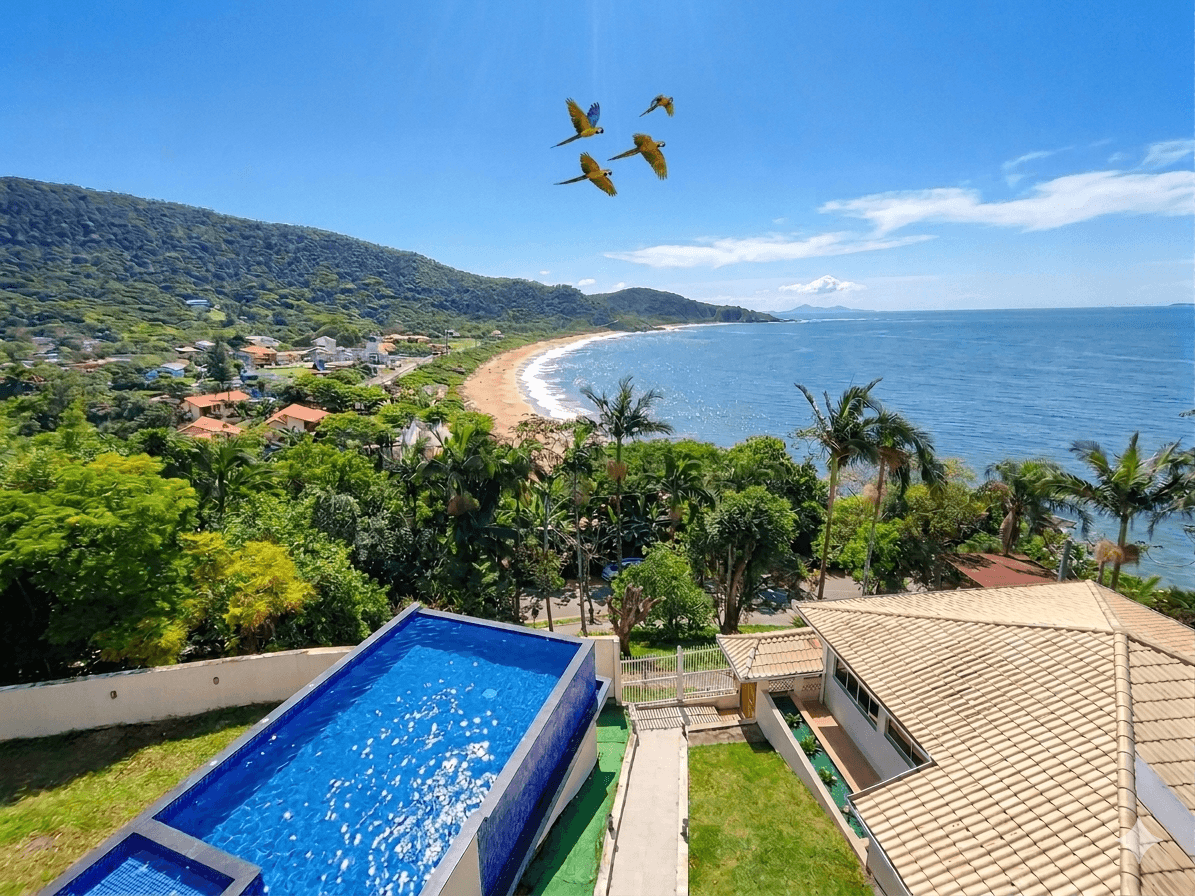 Casa de Alto Padrão na Praia de Taquaras em Balneário Camboriú
